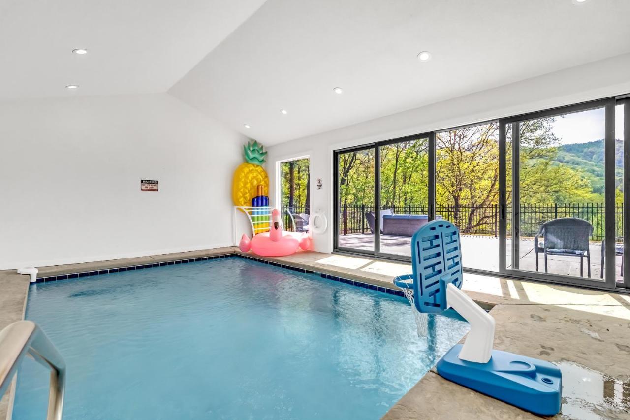 Alpine Splash - Luxury - Private Indoor Pool, Theatergaming, Large Yard, Pond, Basketball Court!!! Sevierville Dış mekan fotoğraf